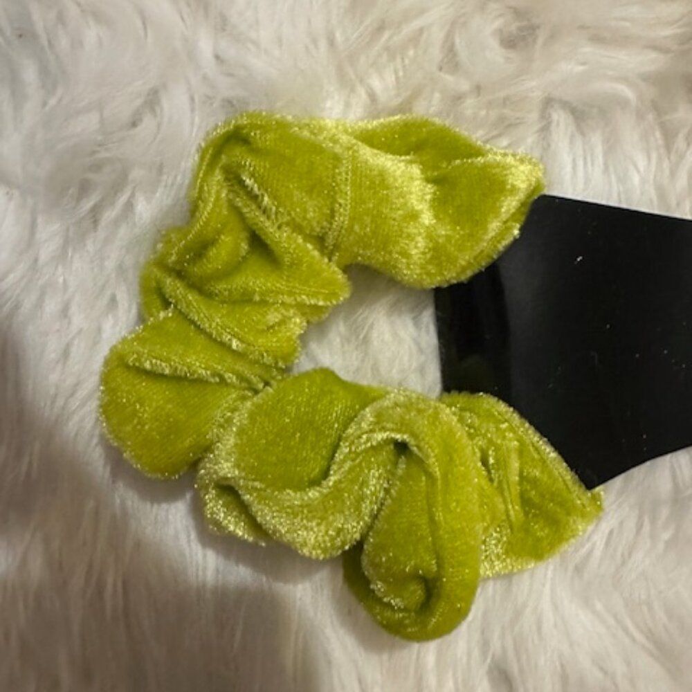 **** Kermit Green Velvet Scrunchie - Women's  SC2663 Handmade NWT Boutique